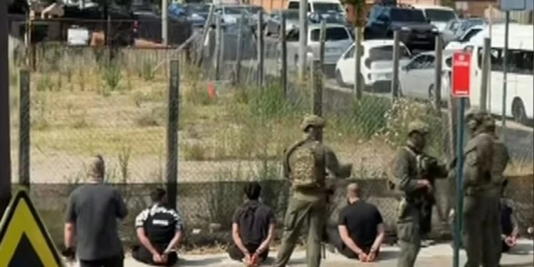 Skena dramatike në Sidnei, shtatë burra të arrestuar – ishin nisur drejt plazhit Bondi