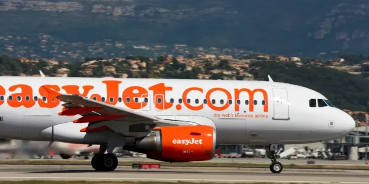 Çudira në aeroport/ E moshuara ndërron jetë pak minuta para fluturimit, familjarët tentuan ta “maskonin” si të gjallë: Po fle gjumë