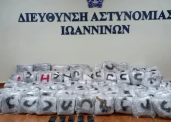 Kapen 215 kg drogë në Janinë, pranga 3 shqiptarëve