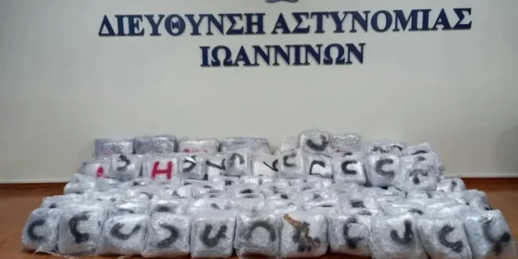 Kapen 215 kg drogë në Janinë, pranga 3 shqiptarëve