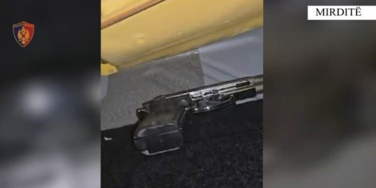 U kap me armë zjarri në automjet, arrestohet 35-vjeçarja në Mirditë