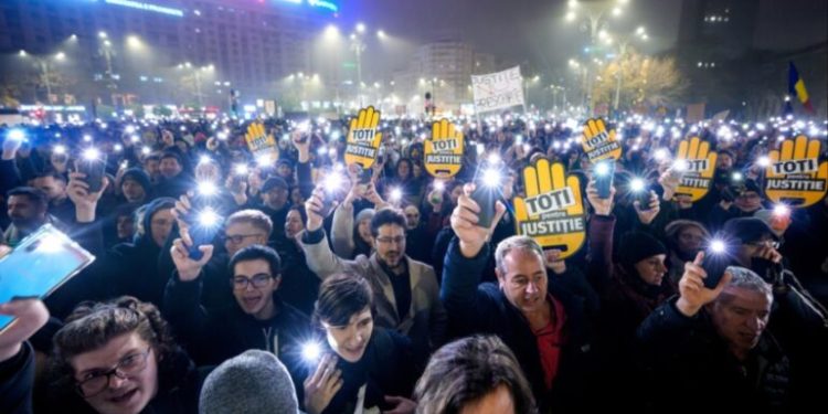 Nuk ndalen protestat/ Qytetarët në Bukuresht dynden në sheshe