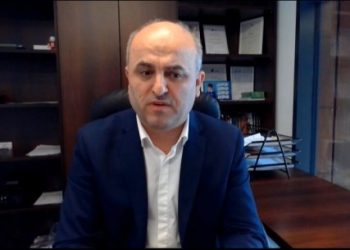 Britania ofron para për emigrantët shqiptarë që të kthehen vullnetarisht në atdhe, avokati: U japin nga 1500 paund në 2 këste! Shumë prej tyre nuk kanë pranuar