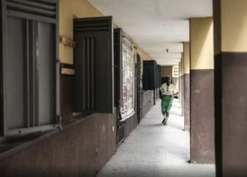 U morën peng nga bandat, lirohen 100 nxënës të rrëmbyer në Nigeri