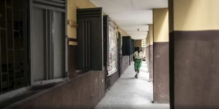 U morën peng nga bandat, lirohen 100 nxënës të rrëmbyer në Nigeri