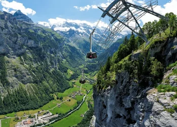 Zvicër/Mürren, fshati mesjetar i izoluar që tashmë arrihet me teleferikun më të pjerrët në botë