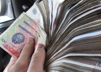 Uzbekistani heq pagesat me para në dorë