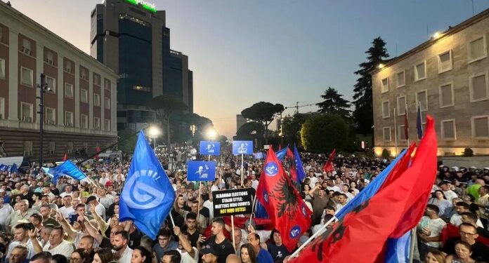 PD protestë kombëtare para Kryeministrisë në 22 dhjetor