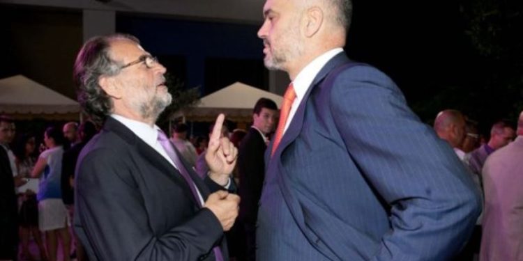 Edi Rama dhe Koço Kokëdhima ribashkohen, darkojnë në restorant!