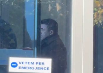 Ish-kryetari i bashkisë së Kavajës, Elvis Roshi paraqitet në SPAK