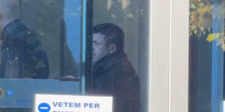 Ish-kryetari i bashkisë së Kavajës, Elvis Roshi paraqitet në SPAK