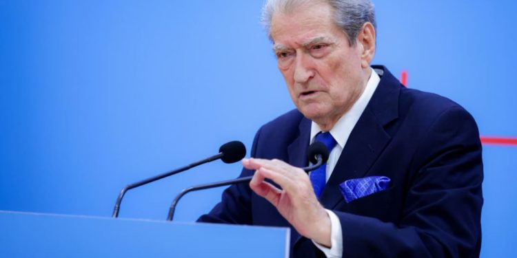 “Vila, 300 apartamentet dhe 2 jahte”, Berisha rendit pasuritë e Ballukut: T’i falet Zotit që Shqipëria s’ka dënimin me vdekje