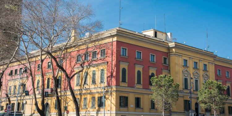 Sufiçit 49.1 miliardë lekë në fund të nëntorit