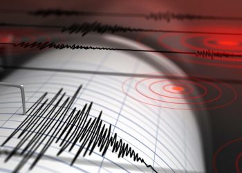 Paralajmërim për cunami pas tërmetit 7.6 ballë që goditi bregun lindor të Japonisë