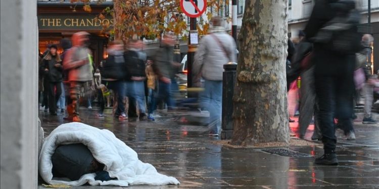 Mbi 382 mijë njerëz do të jenë të pastrehë në Britani për Krishtlindje
