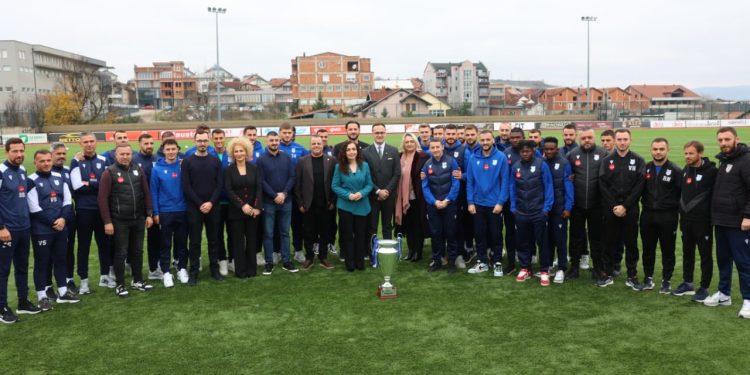 Arritjet në arenën ndërkombëtare, Presidentja e Kosovës viziton skuadrën e Dritës