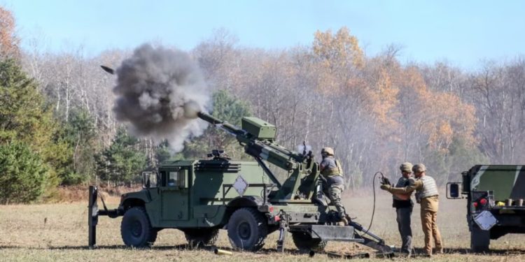 “Ushtria po kalon në një fazë tjetër zhvillimi”/ Kosova nënshkruan marrëveshjen për blerjen e sistemeve të artilerisë HUMVEE Hawkeye nga prodhuesi amerikan