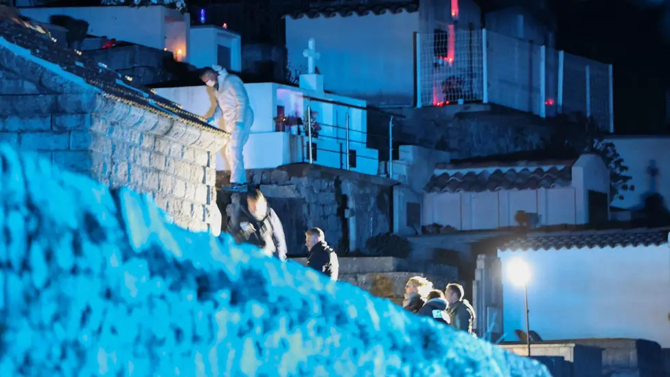 Vrasje nga bandat në një funeral trondit ishullin idilik francez