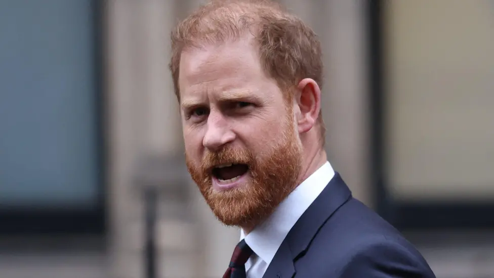 Shkëmbime emocionale ndërsa Harry në gjykatë për atë që mund të jetë hera e fundit  video 