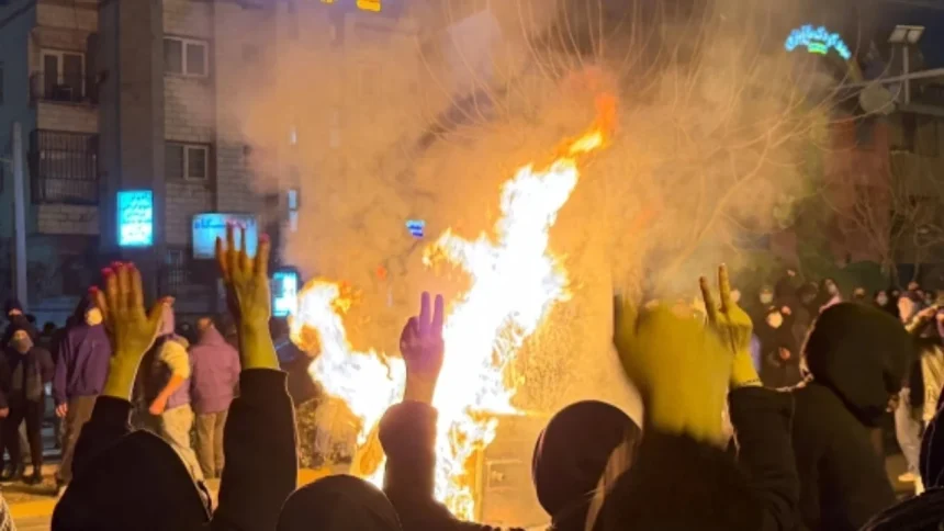 Tre skenarët për Iranin  Revolucion francez apo grusht shteti 