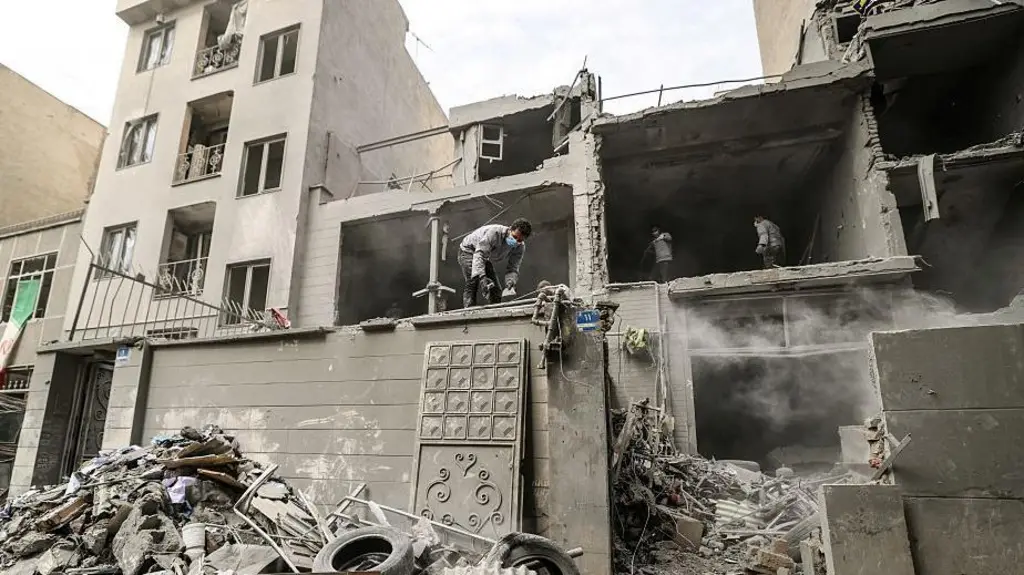 Izraeli thotë se ende ka mijëra objektiva në Iran  ndërsa Trump dhe Starmer diskutojnë për Ngushticën e Hormuzit