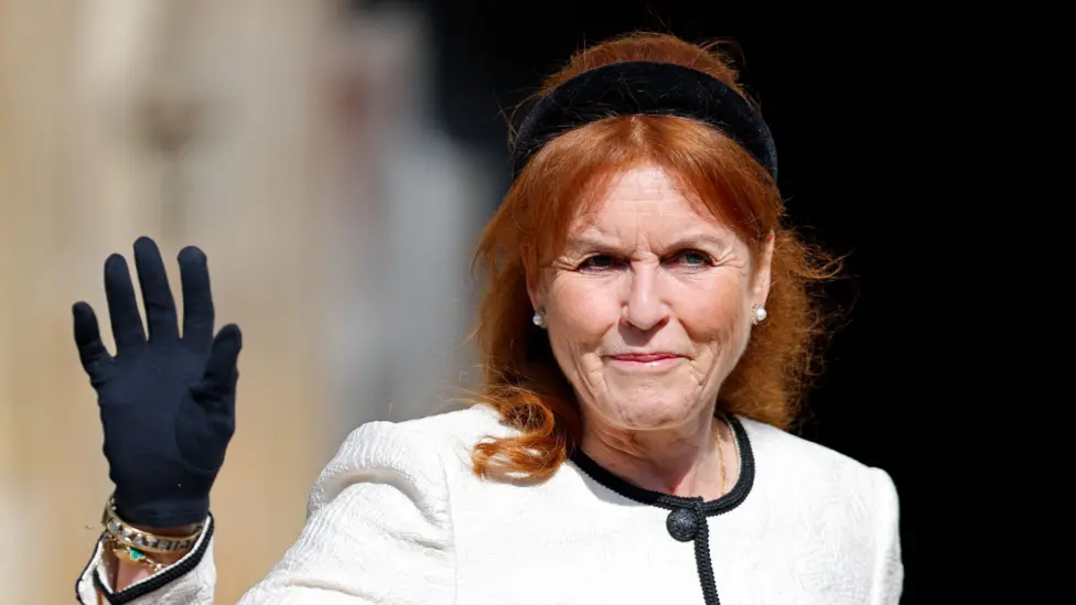 Sarah Ferguson po fshihet  por presioni që ajo të japë dëshmi për Epstein po rritet 