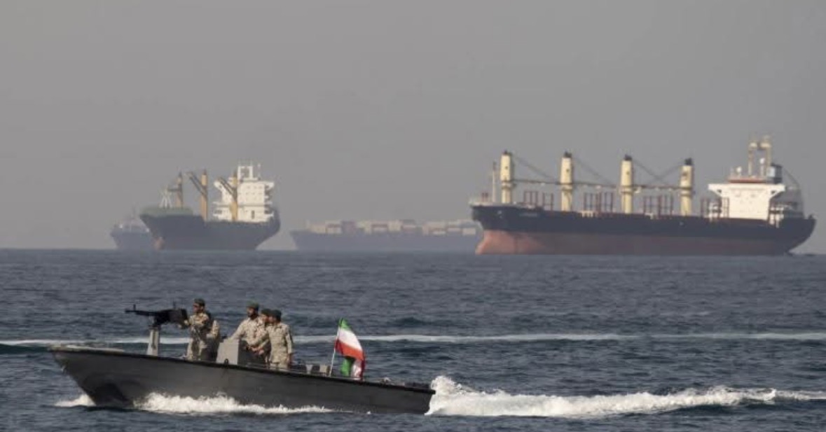 Irani ndalon anijen në Ngushticën e Hormuzit