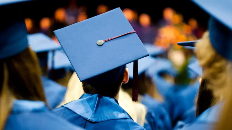 Deputetët nisën një hetim për kreditë studentore