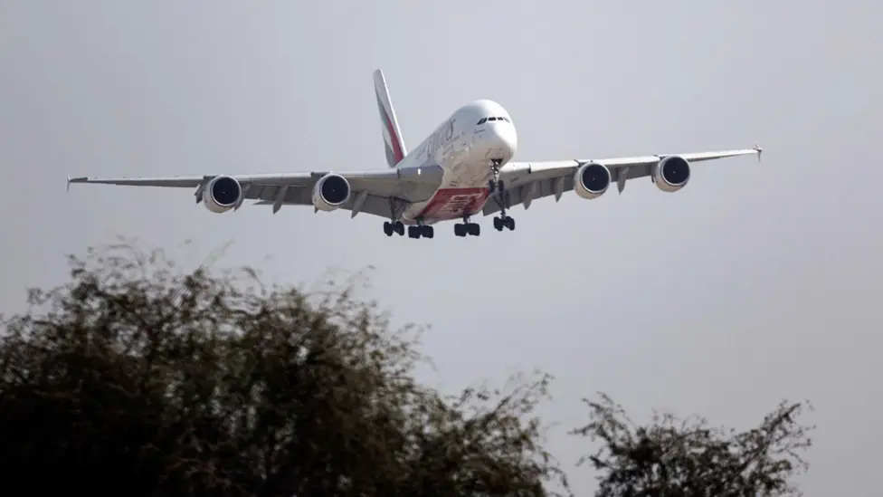 Fluturimi i parë qeveritar i Mbretërisë së Bashkuar nga Lindja e Mesme zbarkon në aeroportin e Stansted