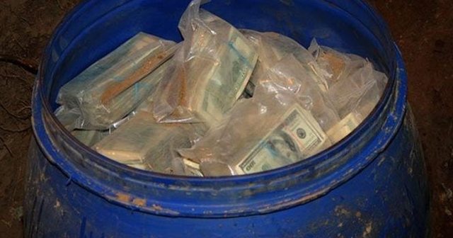 Fermeri kolumbian gjen 600 milionë dollarë nga paratë e drogës të Pablo Escobar në fermën e tij