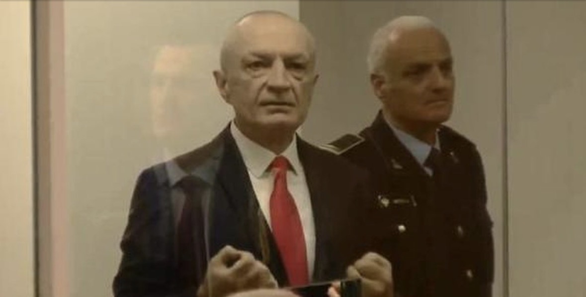 Gjendja shëndetësore e Ilir Metës  KSHH  Refuzon të hajë  ushqimin e komandës   nuk ajroset