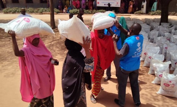 Turqia shpërndan 36 ton ndihma ushqimore për personat e zhvendosur në Nigeri