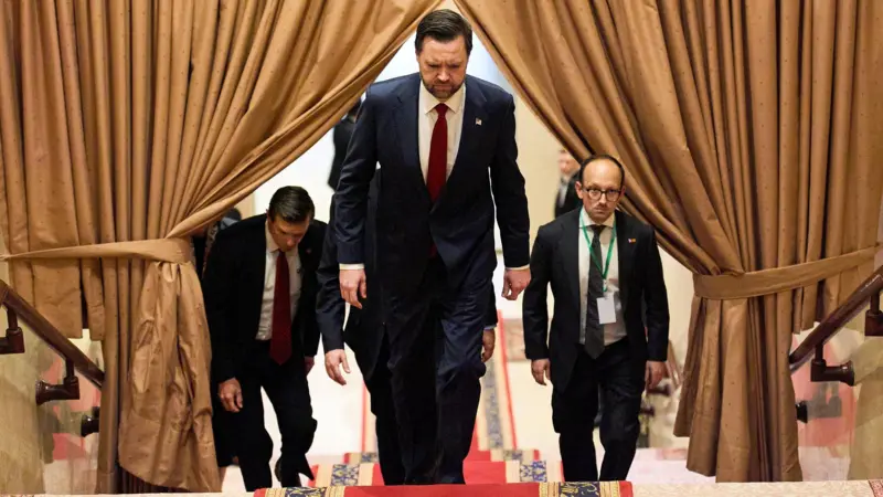 Dalin në pah versione të ndryshme të bisedimeve