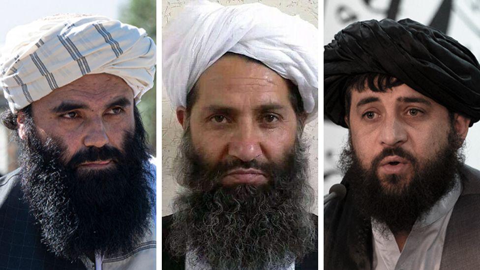 Imazhi i përbërë tregon fotot e kokës së tre anëtarëve të talebanëve - në të majtë, Ministri i Brendshëm i talebanëve, Sirajuddin Haqqani, në qendër është udhëheqësi afgan Hibatullah Akhundzada dhe në të djathtë është Ministri i Mbrojtjes në detyrë i Afganistanit, Mohammad Yaqoob Mujahid.