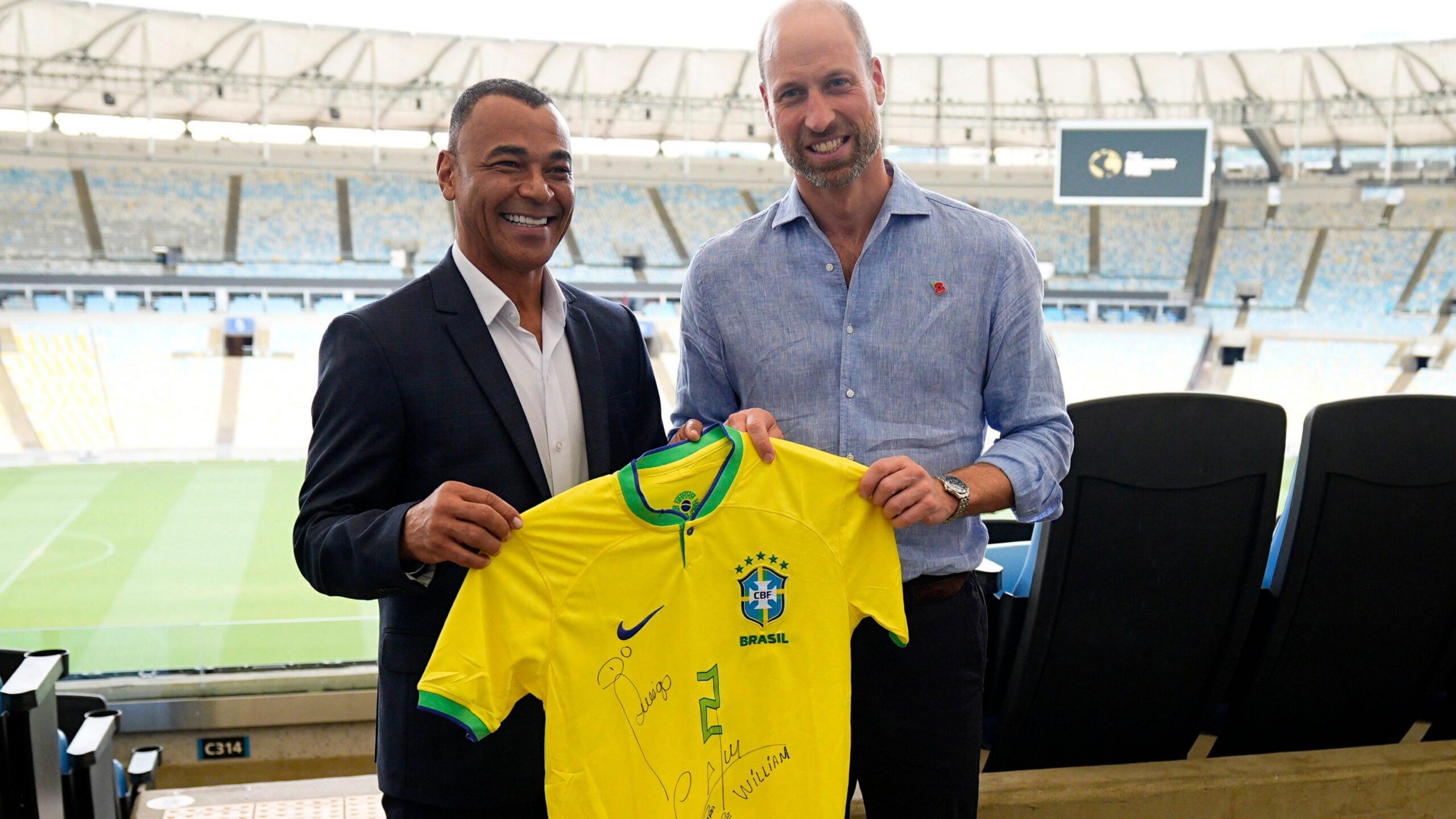 Cafu i dhuron një bluzë Princit William