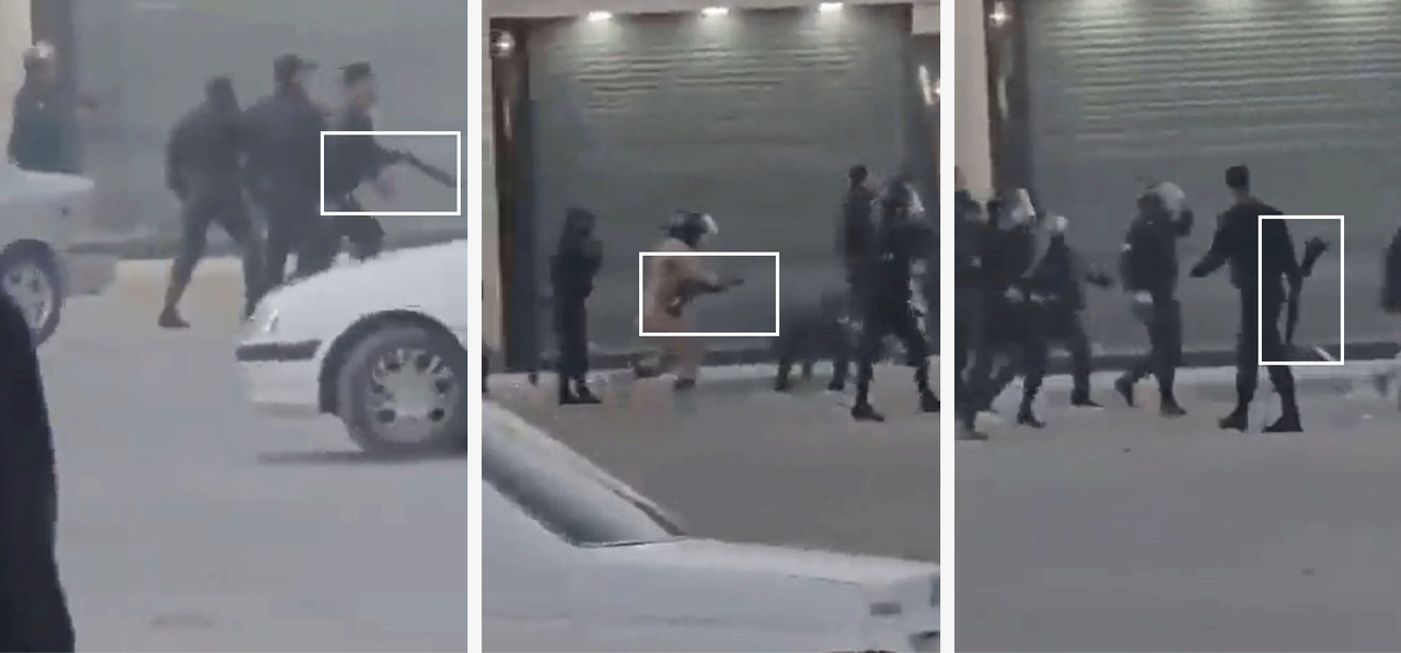 Një imazh i përbërë tregon tre pamje të ekranit nga pamjet e verifikuara nga Abadani, Irani perëndimor, më 7 janar, ku shihen oficerë policie me pushkë gjahu të vendosura në rrugë gjatë protestave.