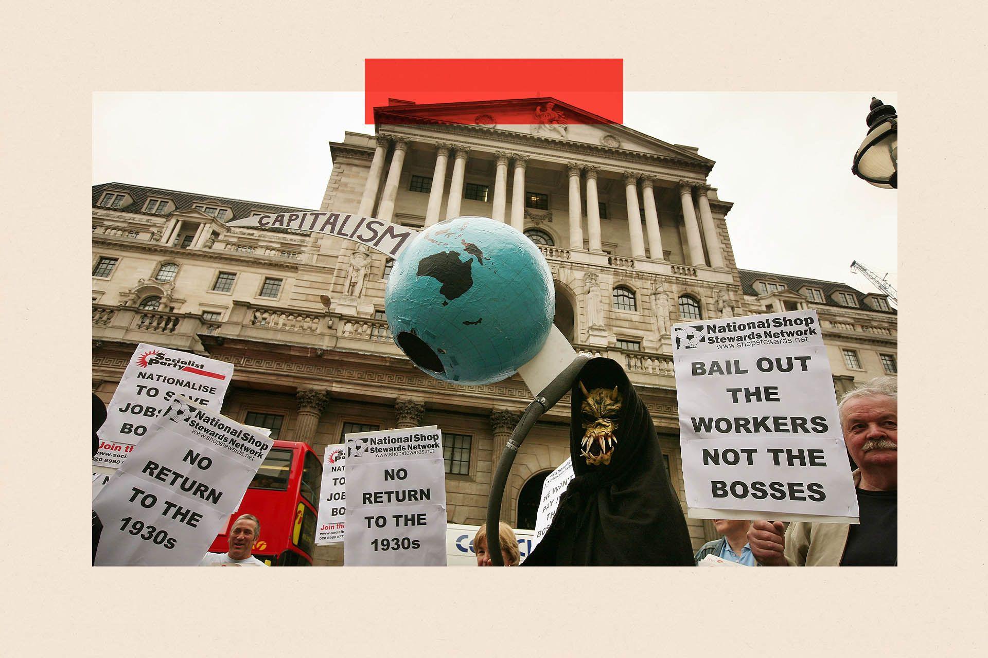 Një figurë e një korrësi të zymtë mban një glob të shpuar nga një kosë përpara Bankës së Anglisë gjatë një proteste më 13 tetor 2008 në Londër.

