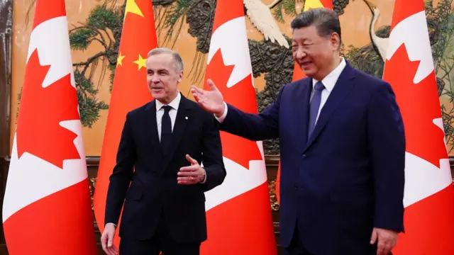 Carney dhe Xi buzëqeshin dhe bëjnë një gjest