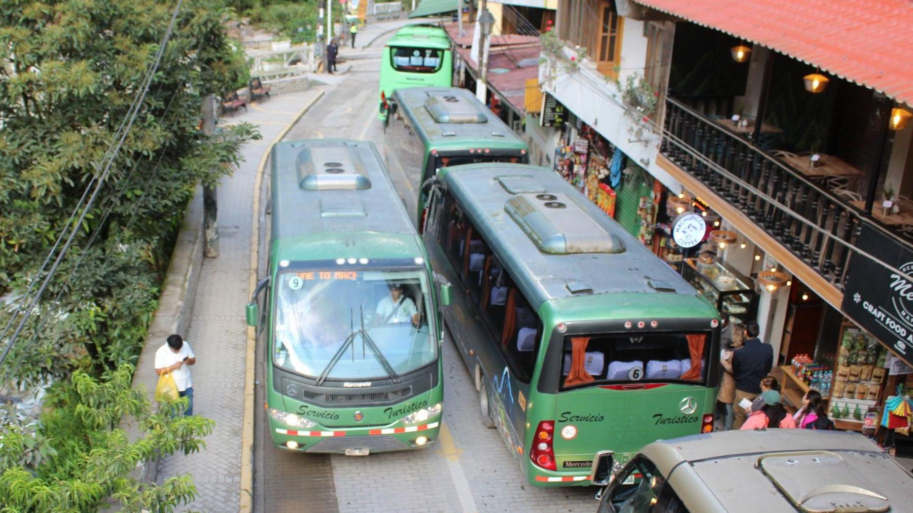 Autobusë në Aguas Calientes