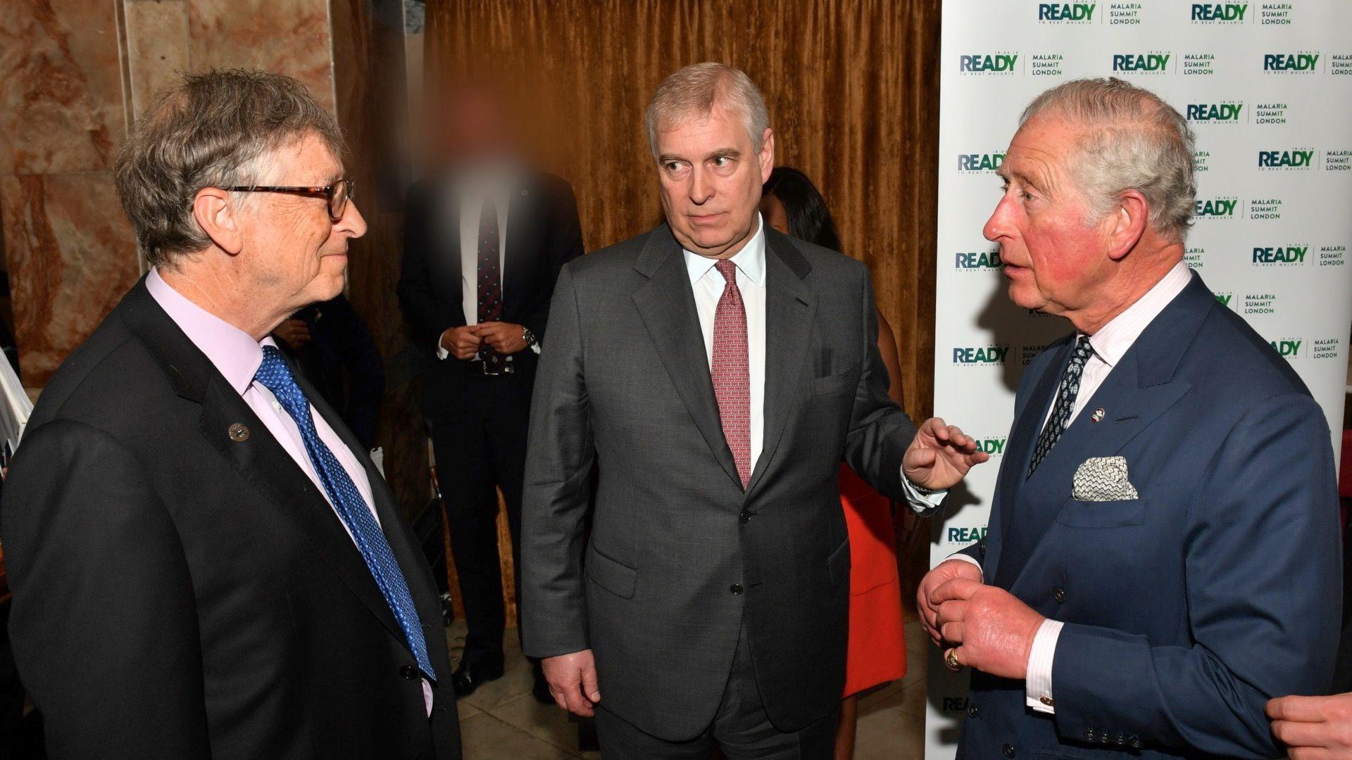 Princi Andrew Mountbatten pranë Bill Gates