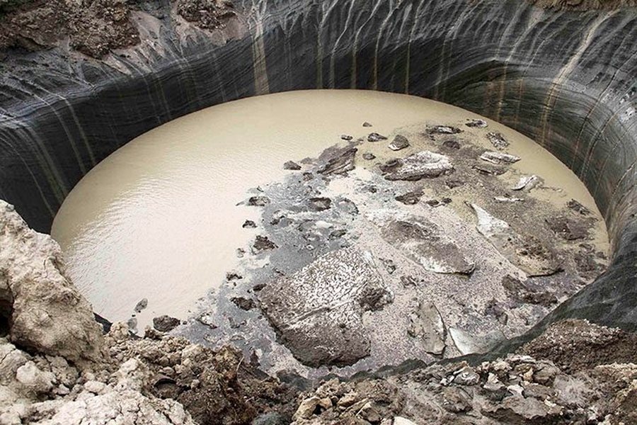 Shkencëtarët i japin shpjegim gropave gjigante misterioze në veri