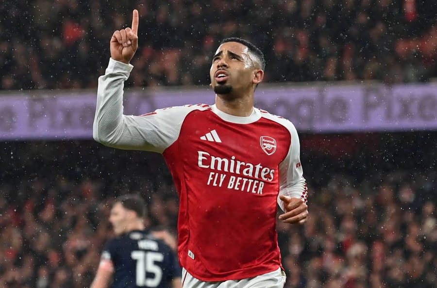 Zbuloni 10 futbollistët më të paguar në Premier League