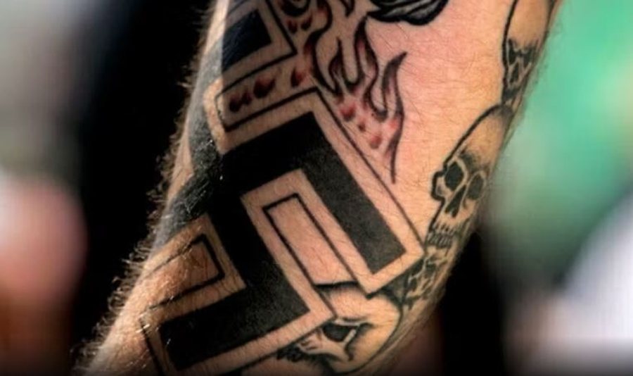 Zbulohet një rrjet neonazist online në Itali, arrestohet