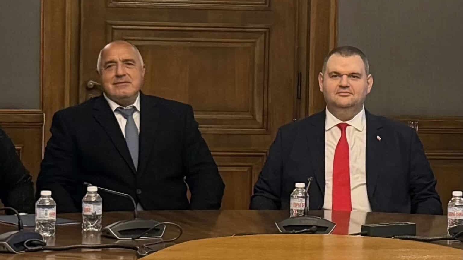 Kreu i GERB-it Boyko Borissov dhe kreu i Lëvizjes për të Drejtat dhe Liritë, Fillimi i Ri, Delyan Peevski, në Sofje në tetor.