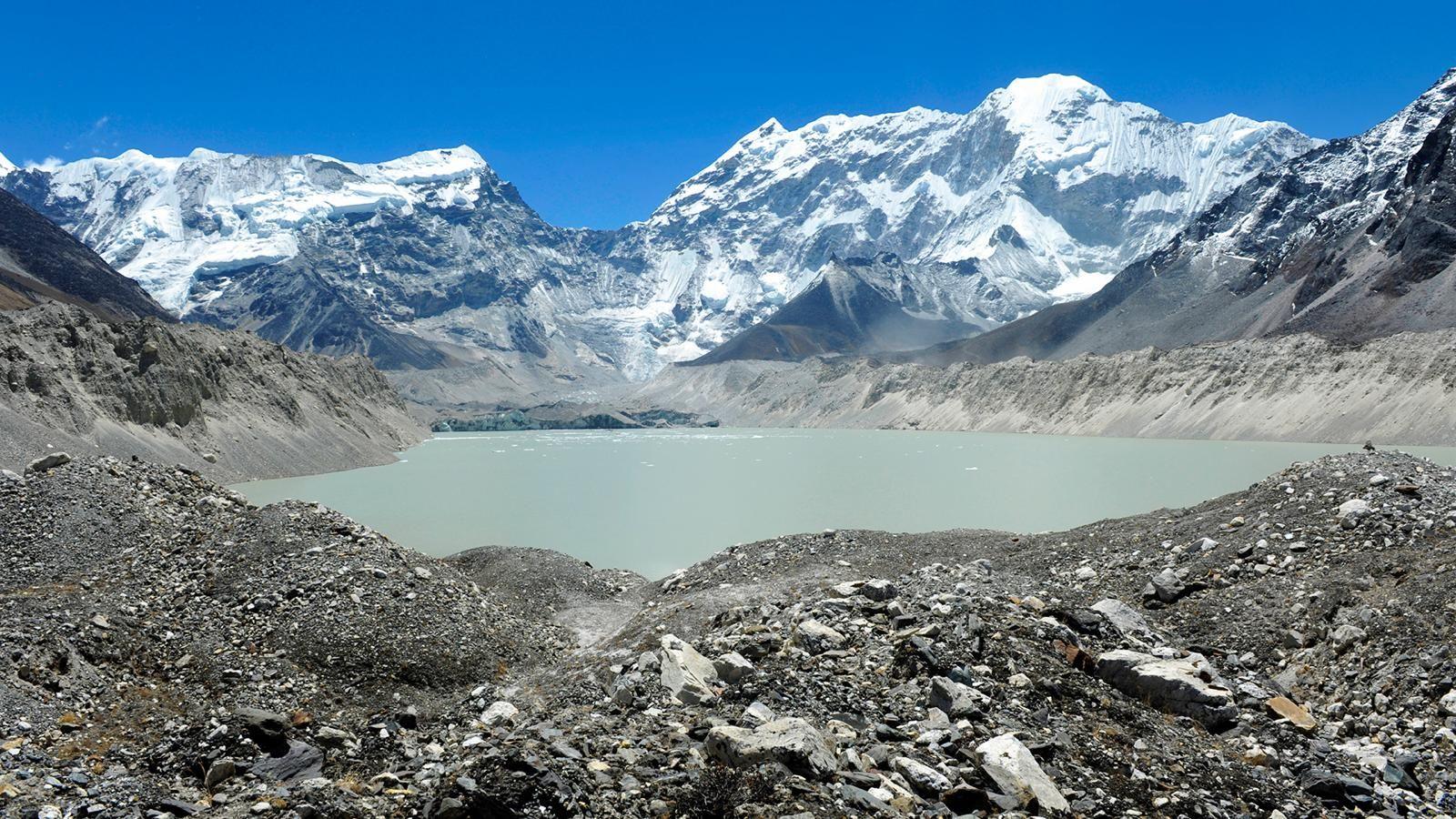 Liqeni Imja në rajonin e Everestit, fotografuar në vitin 2010
