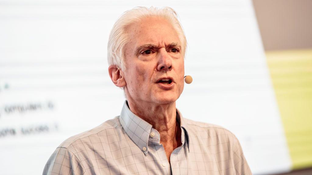 Jerry Kaplan duke folur në një aktivitet