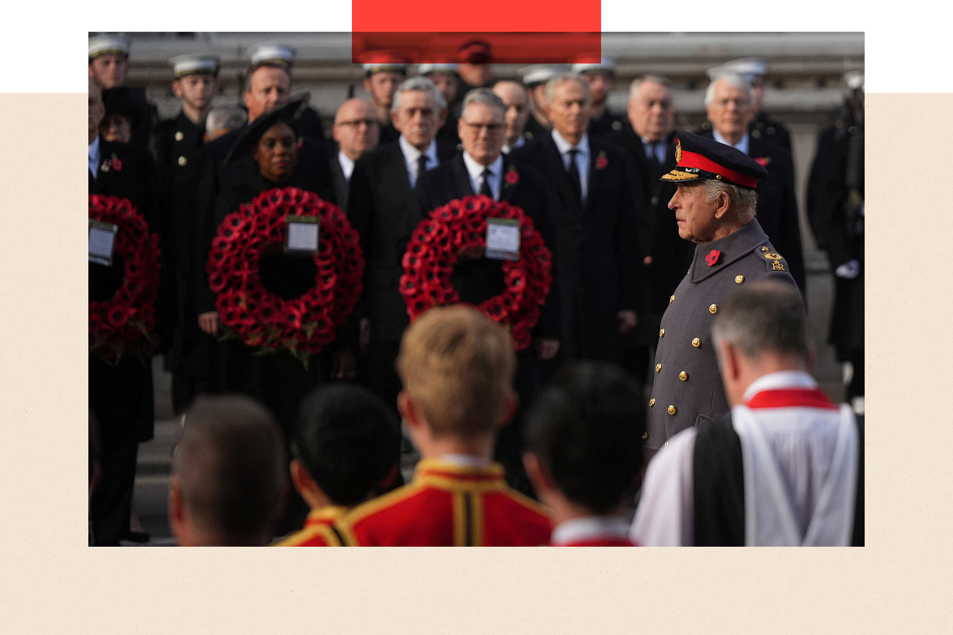 Mbreti i Britanisë, Çarlsi III, merr pjesë në ceremoninë e së dielës së Përkujtimit në Cenotafin në Whitehall në Londrën qendrore.