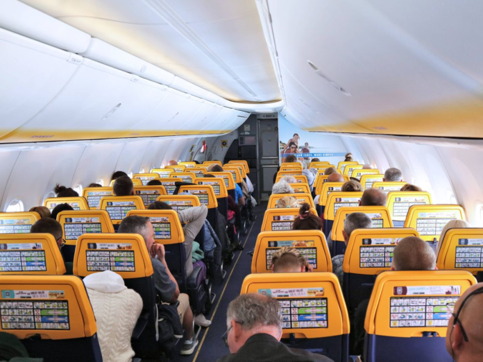 0_Ryainair-low-cost-aircraft-passenger-cabin