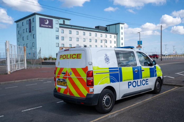 413379-police-pictured-outside-seafront-1087029067_704de1