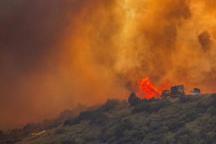 two-fires-erupt-near-los-angeles-as-thousands-evacuate-3220236_202605191024_20260519102410_1